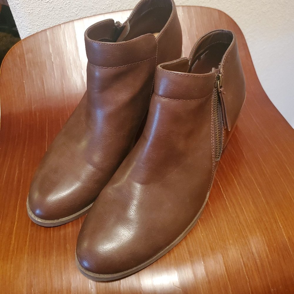 Time & Tru memory foam heeled booty brown size 11